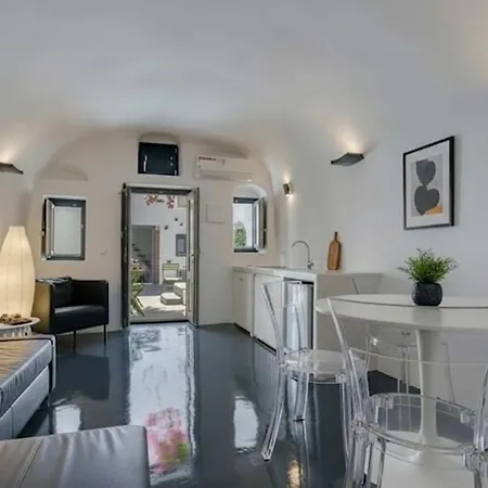 Afrodite Sea View Beauty With Rooftop Jacuzzi Fira (Santorini)
